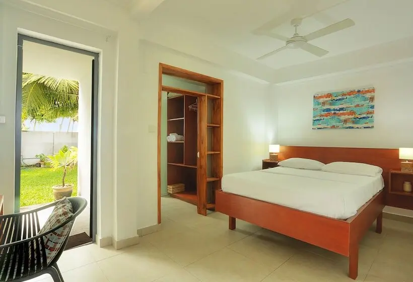 تختخواب و صبحانه Auberge Seafever