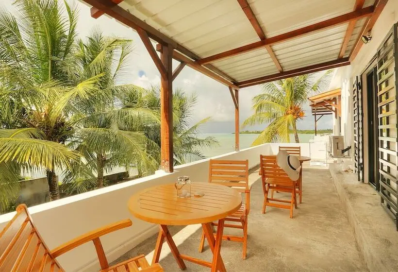 تختخواب و صبحانه Auberge Seafever