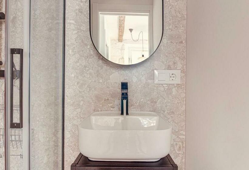 Old Quarter Boutique