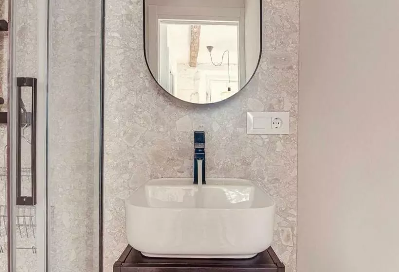 Old Quarter Boutique