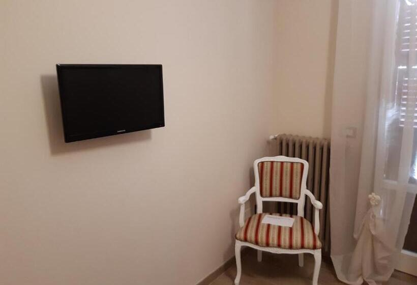 פנסיון La Rosa Di Francesco Inn