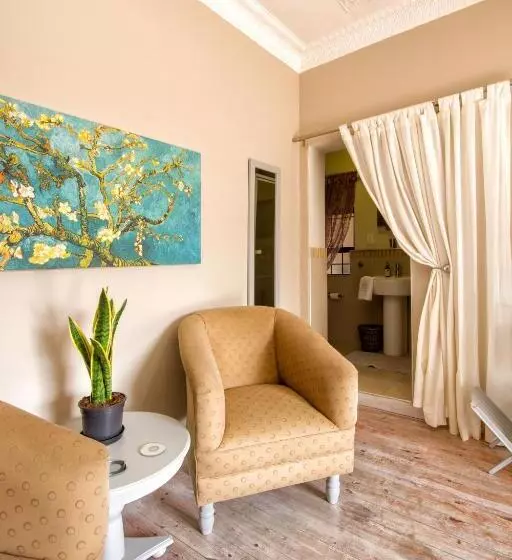 Pension Studio Gray