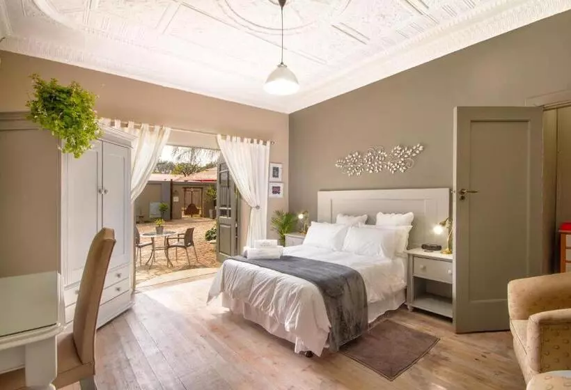 Pension Studio Gray