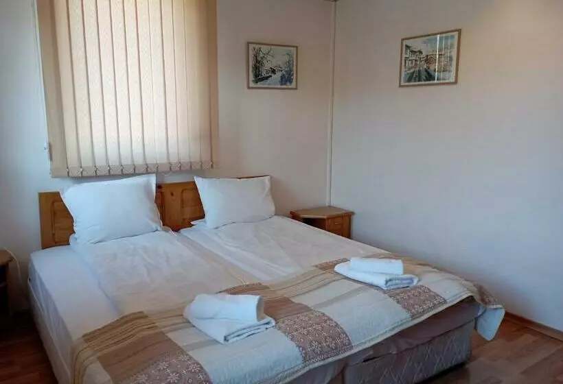 ペンション Toncho S Guest House For 16 Guests