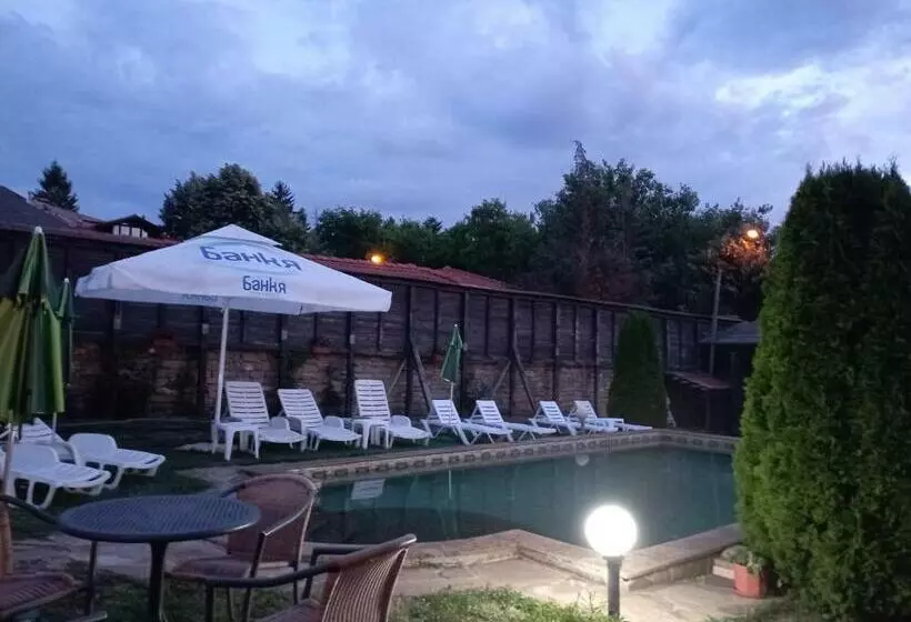 ペンション Toncho S Guest House For 16 Guests