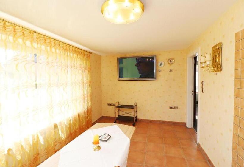 Sophie & Johann Ao19 Vorne