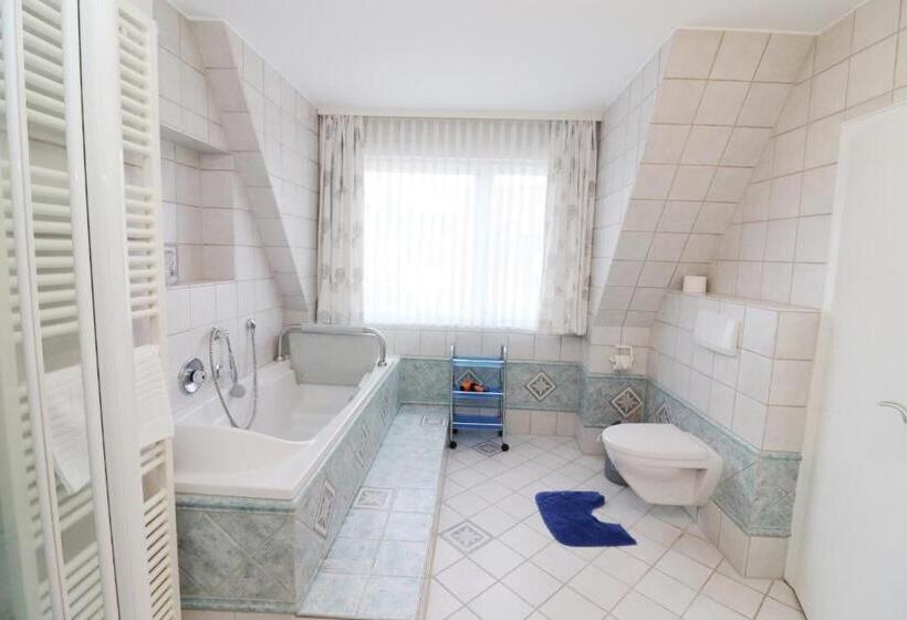 Sophie & Johann Ao19 Vorne