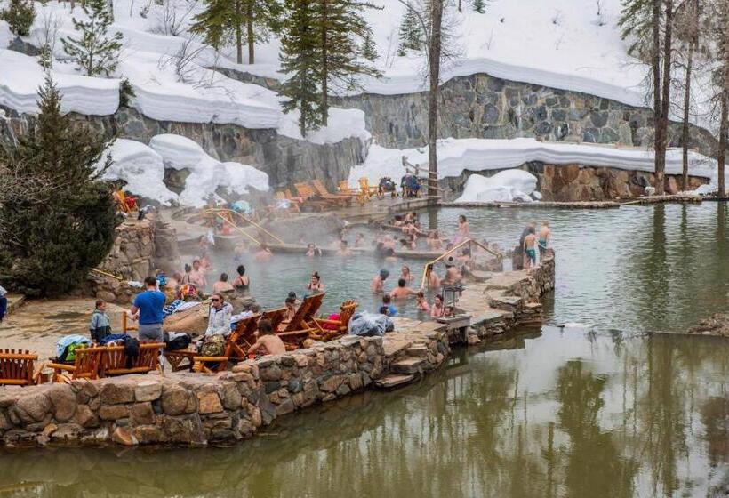 1005 Walk To Ski Modern Luxurious Townhome