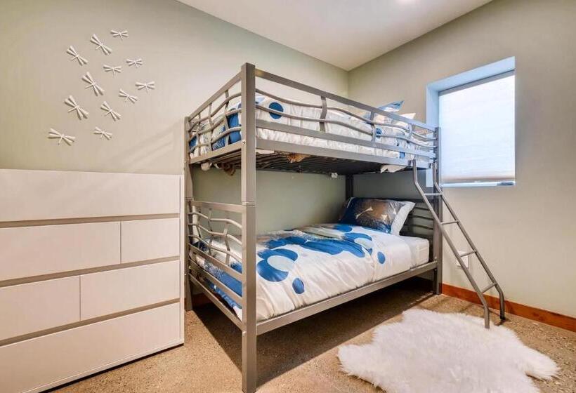 1005 Walk To Ski Modern Luxurious Townhome