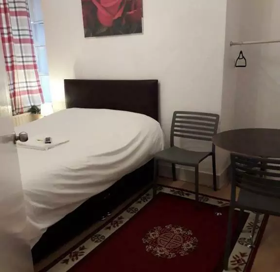 ペンション 20 East Tenter Street