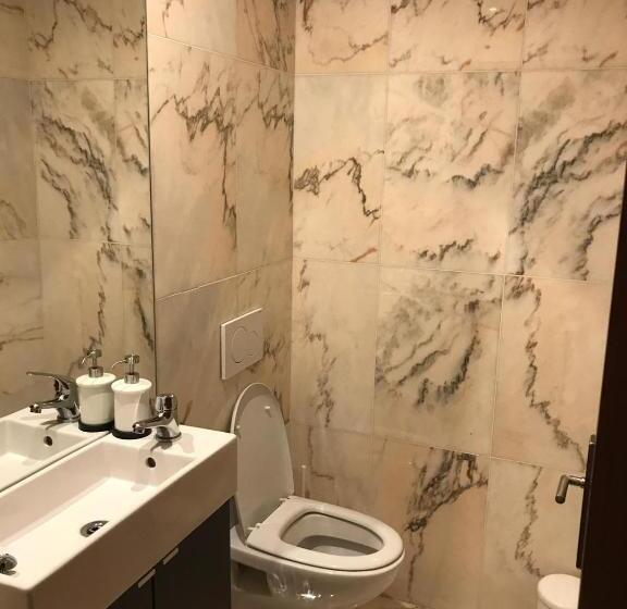 پانسیون Metro Heroismo Residence