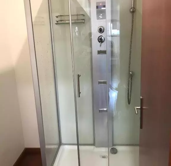 پانسیون Metro Heroismo Residence