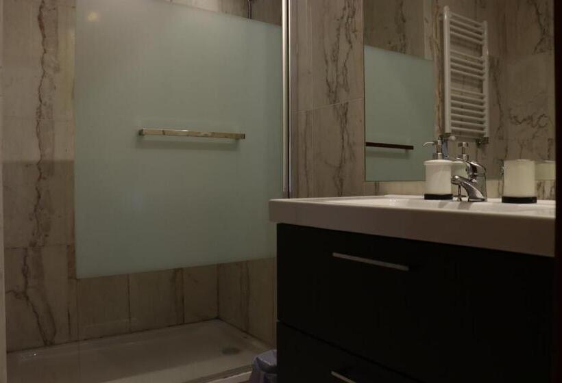 پانسیون Metro Heroismo Residence