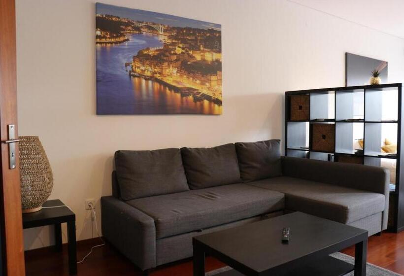 پانسیون Metro Heroismo Residence