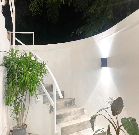 پانسیون Moodhu Surf House