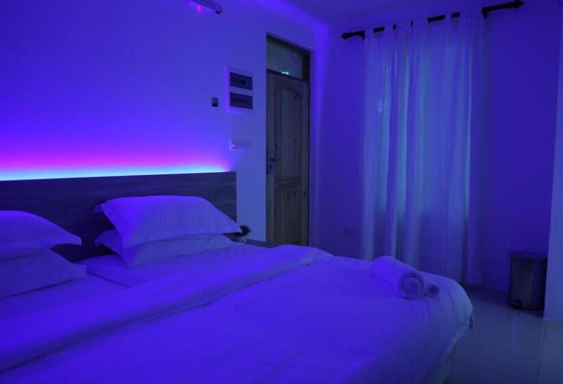 پانسیون Moodhu Surf House