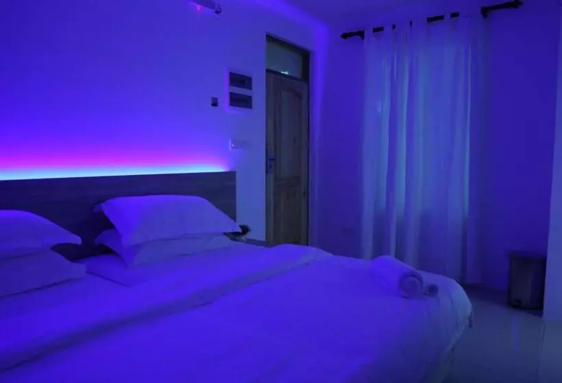 پانسیون Moodhu Surf House