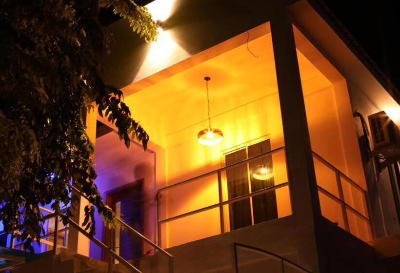 پانسیون Moodhu Surf House