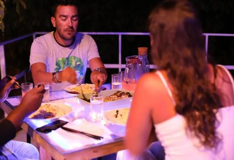 پانسیون Moodhu Surf House