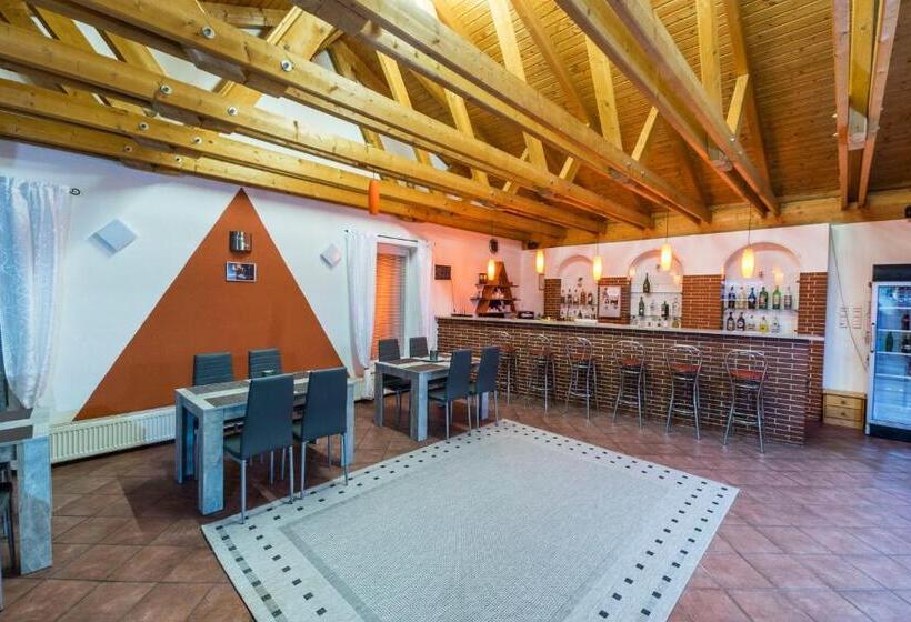 פנסיון Penzion Forest