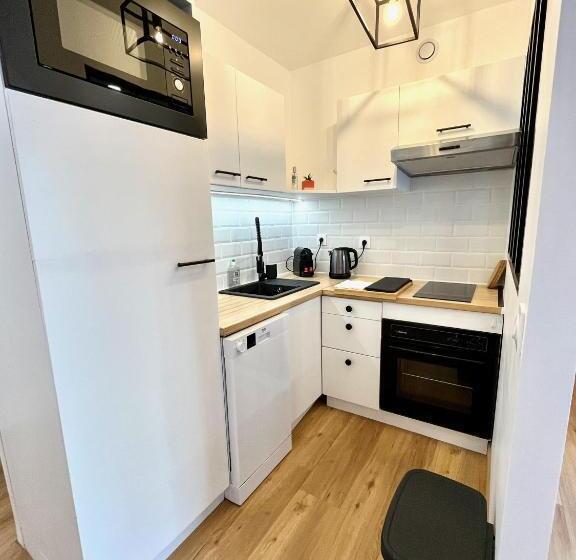 Studio Avec Grande Terrasse Et Parking Privatifs