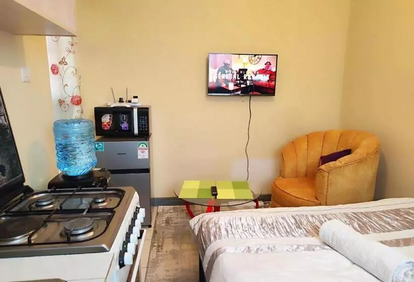 The Little Haven   Ample Parking, Views & Netflix