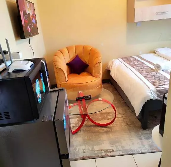 The Little Haven   Ample Parking, Views & Netflix