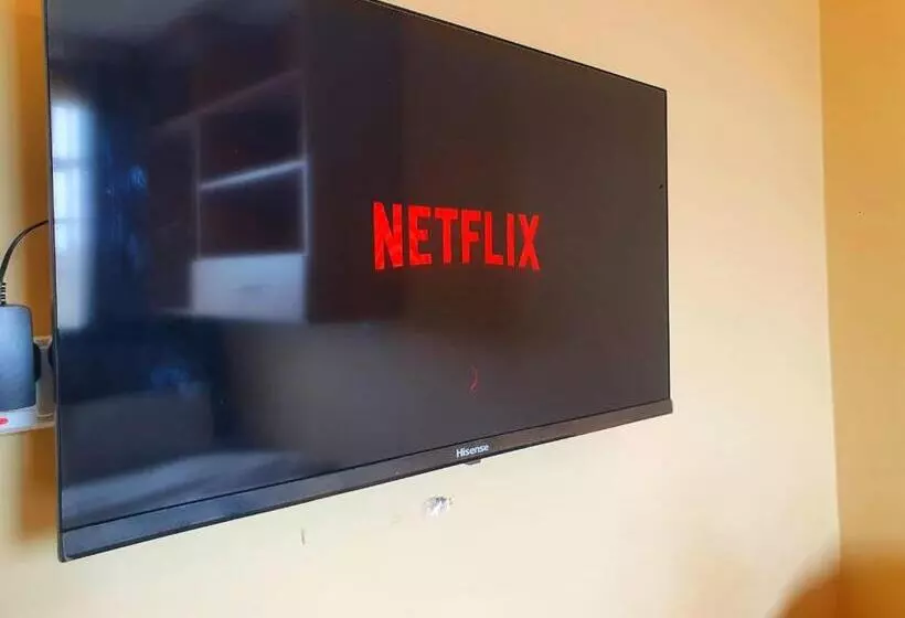 The Little Haven   Ample Parking, Views & Netflix