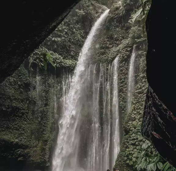 Retkeilymaja Rinjani Houseboon