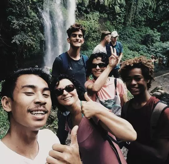 Retkeilymaja Rinjani Houseboon