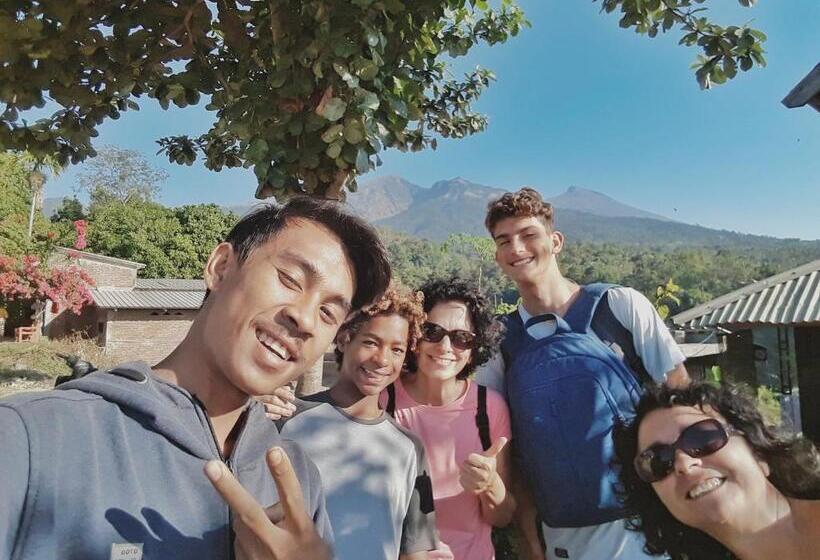 Общежитие Rinjani Houseboon