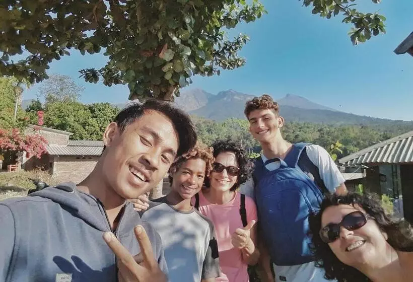 Retkeilymaja Rinjani Houseboon