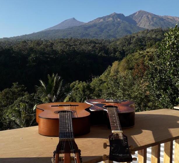 Общежитие Rinjani Houseboon