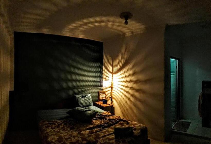 Общежитие Rinjani Houseboon