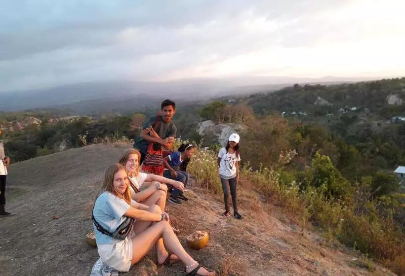 Retkeilymaja Rinjani Houseboon