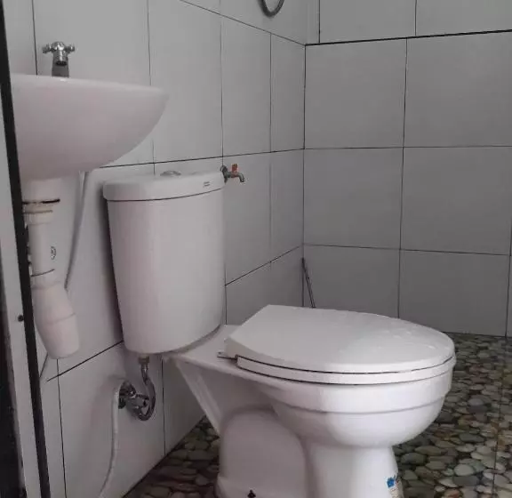 Retkeilymaja Rinjani Houseboon