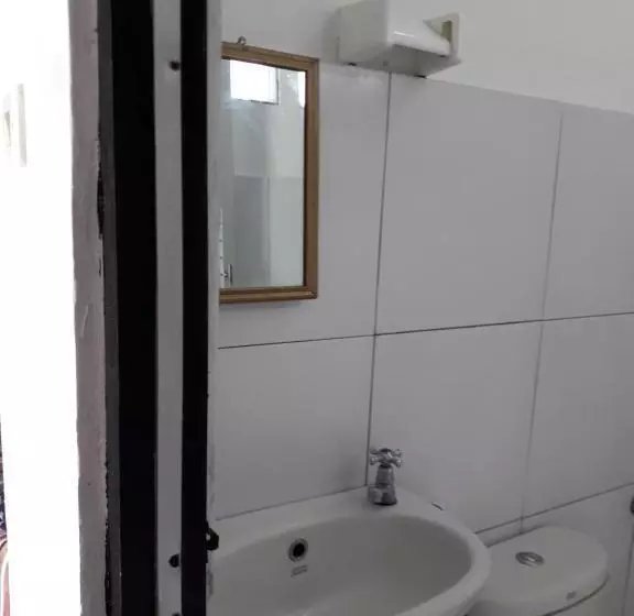 Retkeilymaja Rinjani Houseboon