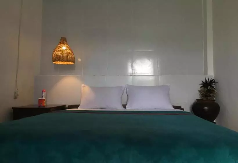 Retkeilymaja Rinjani Houseboon