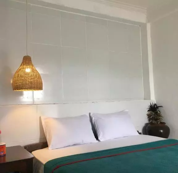 Retkeilymaja Rinjani Houseboon