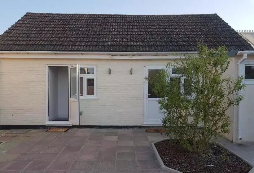 ベッドアンドブレックファースト Stanwell Stansted Airport