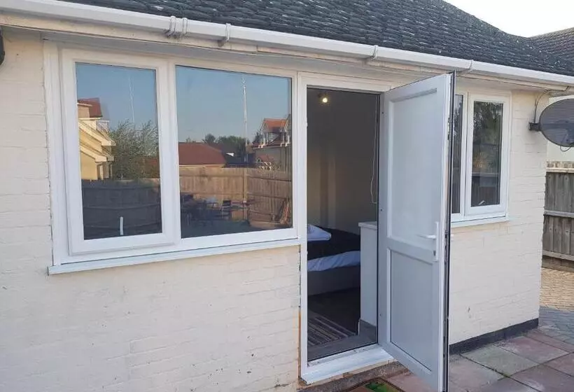 ベッドアンドブレックファースト Stanwell Stansted Airport