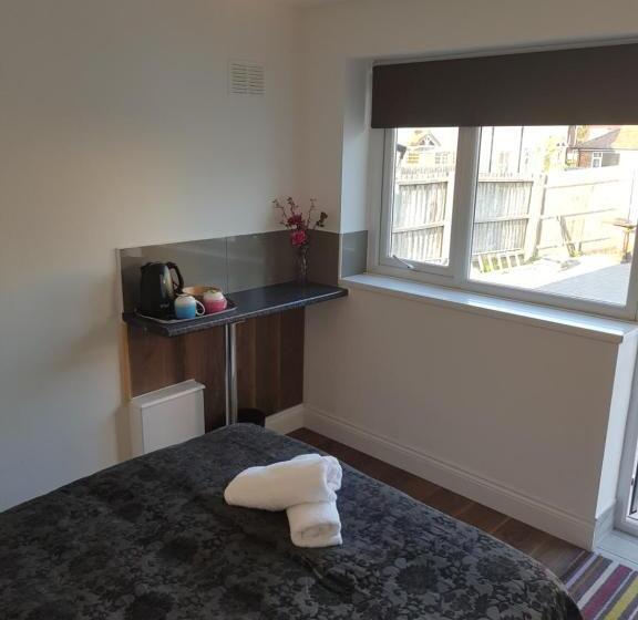 住宿加早餐  Stanwell Stansted Airport