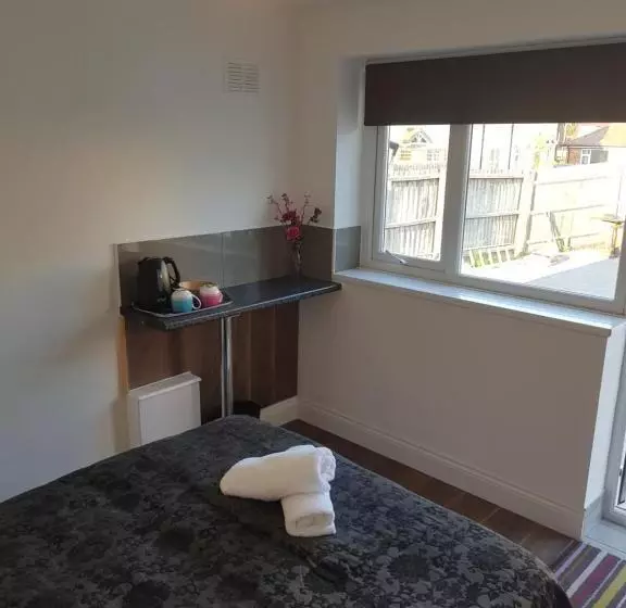 ベッドアンドブレックファースト Stanwell Stansted Airport