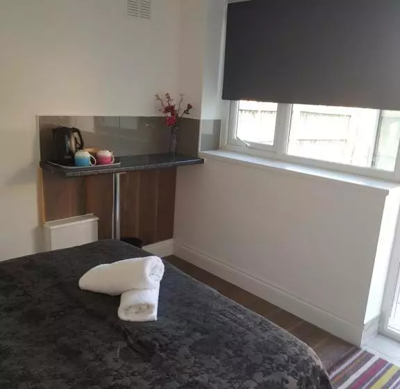 ベッドアンドブレックファースト Stanwell Stansted Airport