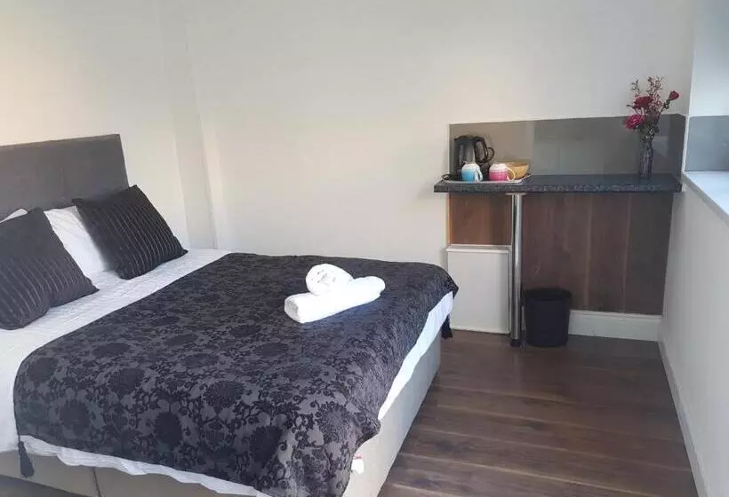 ベッドアンドブレックファースト Stanwell Stansted Airport