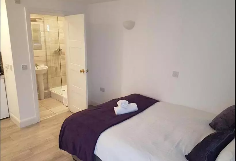 ベッドアンドブレックファースト Stanwell Stansted Airport