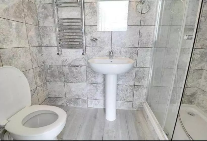 ベッドアンドブレックファースト Stanwell Stansted Airport