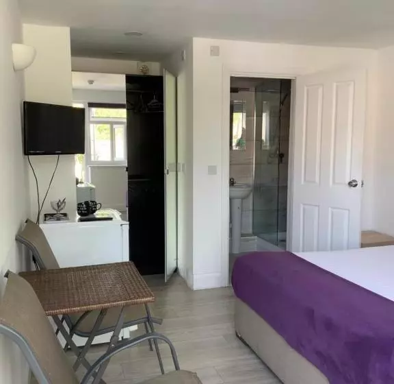 ベッドアンドブレックファースト Stanwell Stansted Airport