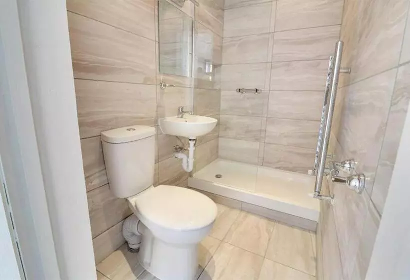 ベッドアンドブレックファースト Stanwell Stansted Airport