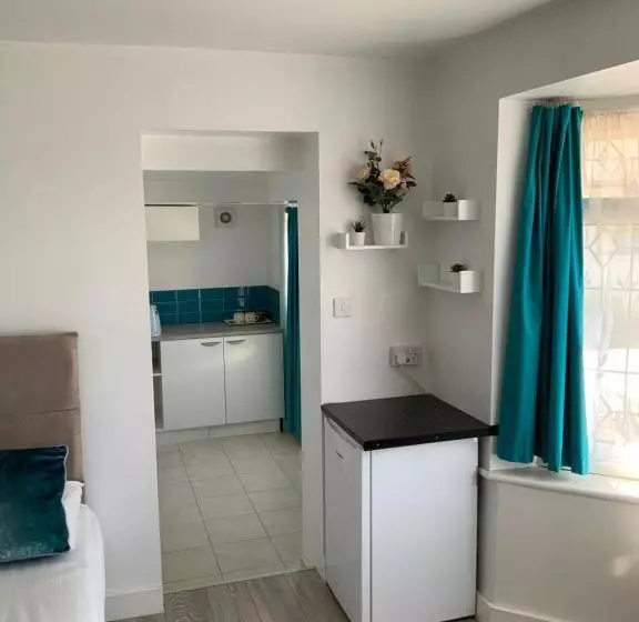 ベッドアンドブレックファースト Stanwell Stansted Airport